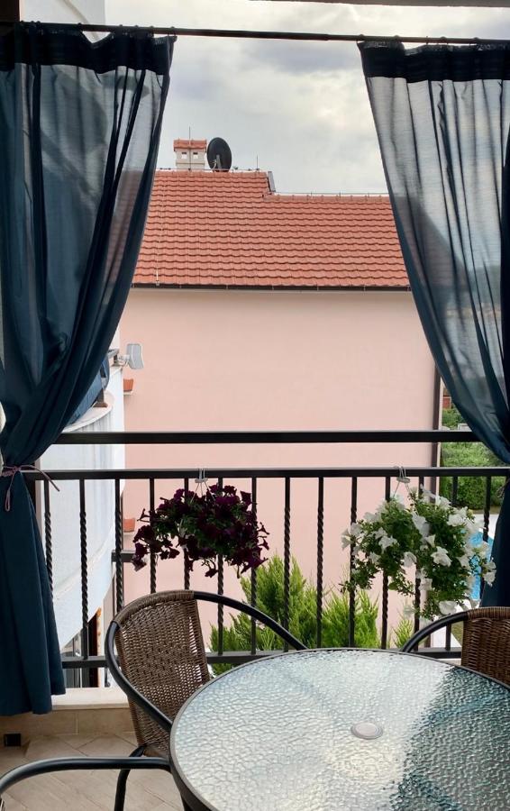 Lastochka.Mne Apartments Baošići Extérieur photo